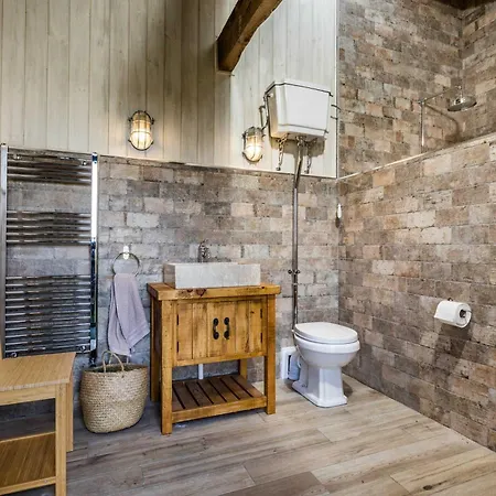 Letaway - Barn Owl Hut Nr Castleton North Yorkshire *
