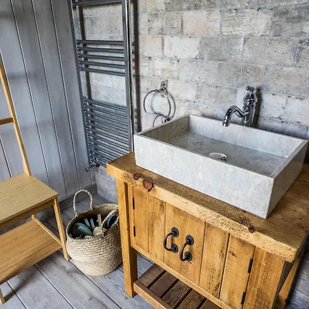 Letaway - Barn Owl Hut Nr Castleton North Yorkshire * Westerdale