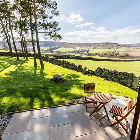 Letaway - Barn Owl Hut Nr Castleton North Yorkshire * Westerdale