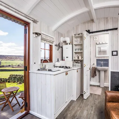 Letaway - Barn Owl Hut Nr Castleton North Yorkshire Holiday home Westerdale