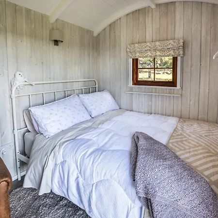 Holiday home Letaway - Barn Owl Hut Nr Castleton North Yorkshire *